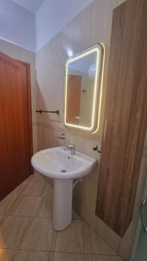 Liqeni Thate, Tirane Apartment Bagian luar foto